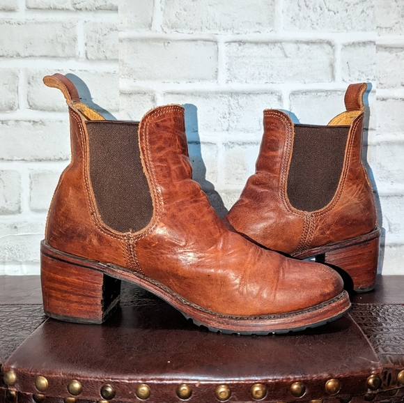 Frye Sabrina Chelsea Burgundy Red Leather Vintage-Retro Classic Moto Ankle Boots - Picture 12 of 15